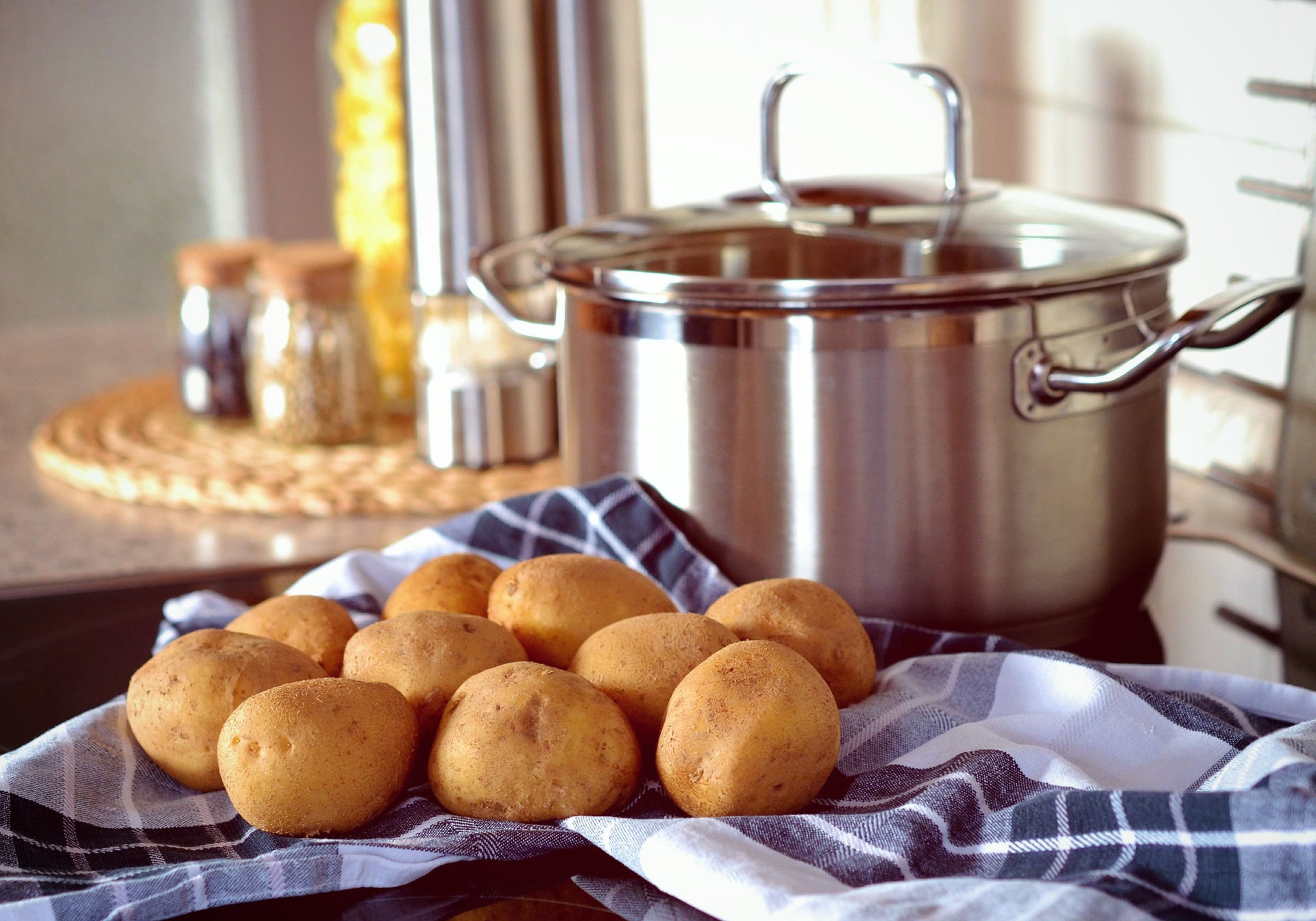 Acqua di cottura delle patate: 5 utilizzi inaspettati