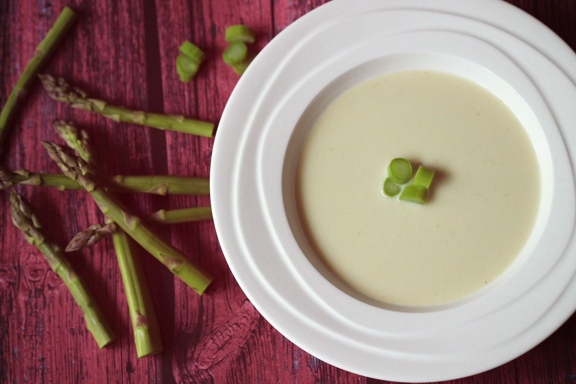 Puréed asparagus and potato soup