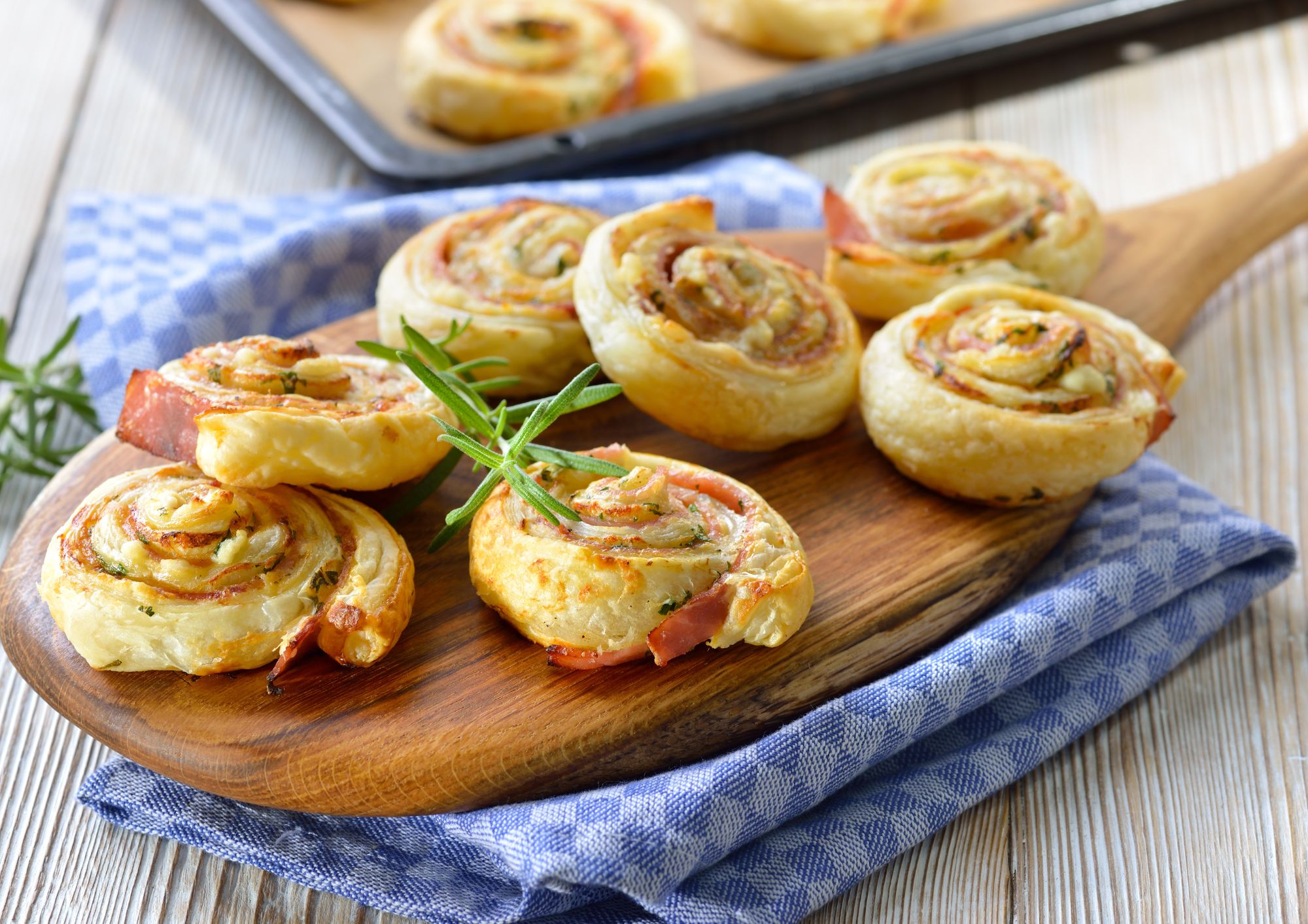 Pinwheels with cooked ham and Colomba potatoes