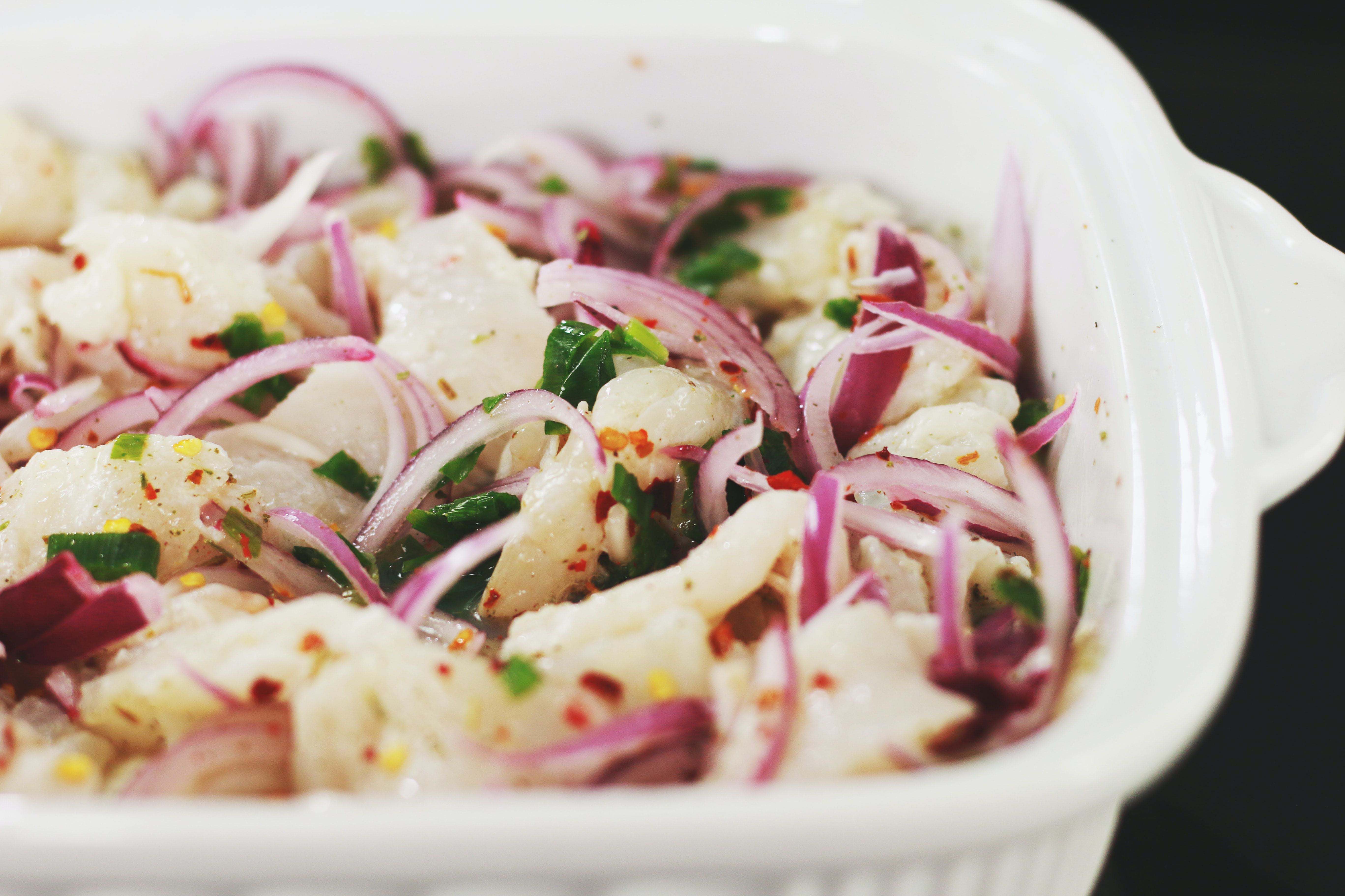 Insalata di patate con cipolle rosse