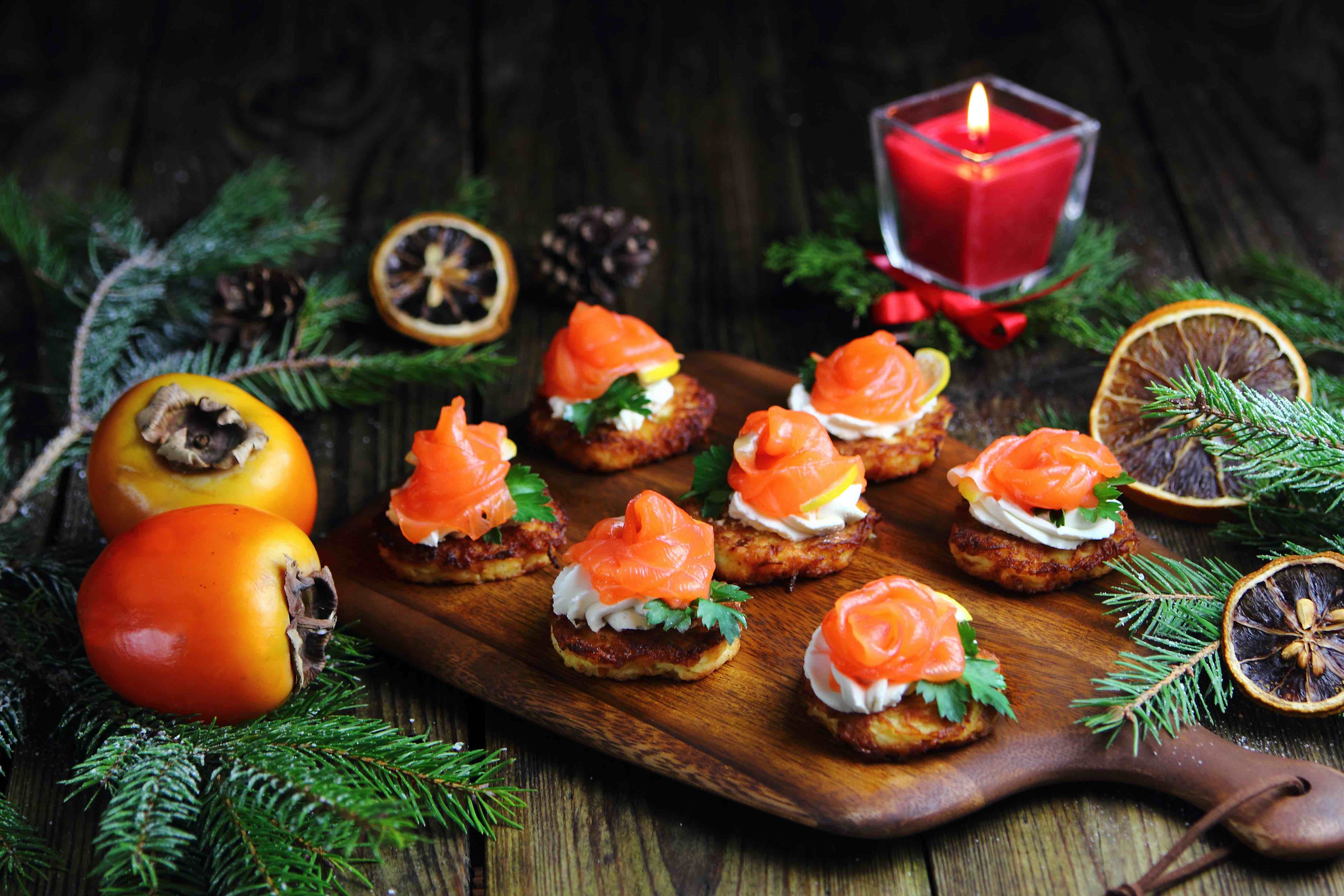 Mini pancake di patate con salmone affumicato e crème fraîche