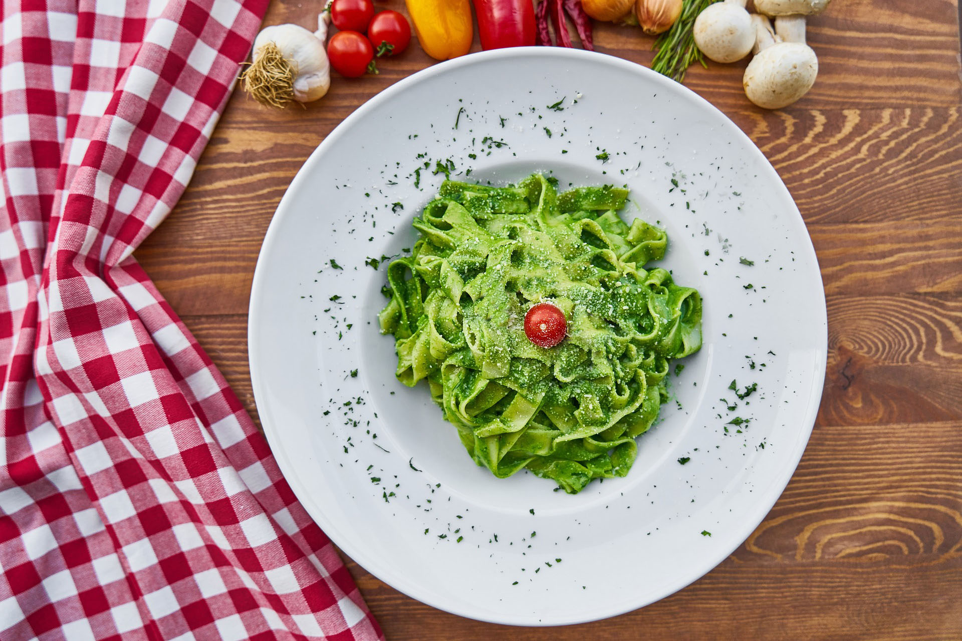 Tagliatelle di patate al pesto