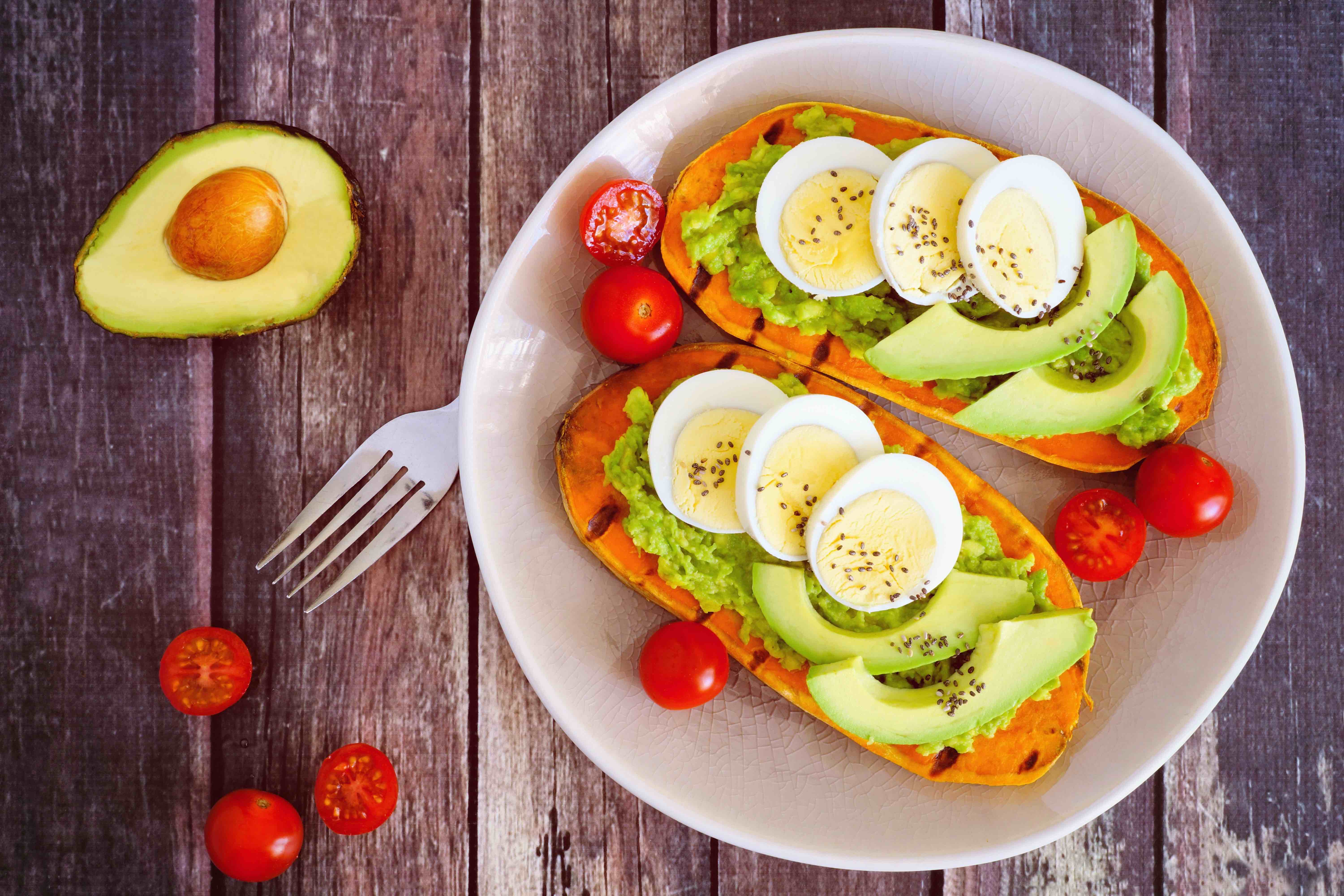 Sweet potato toast with creamy avocado sauce and eggs 