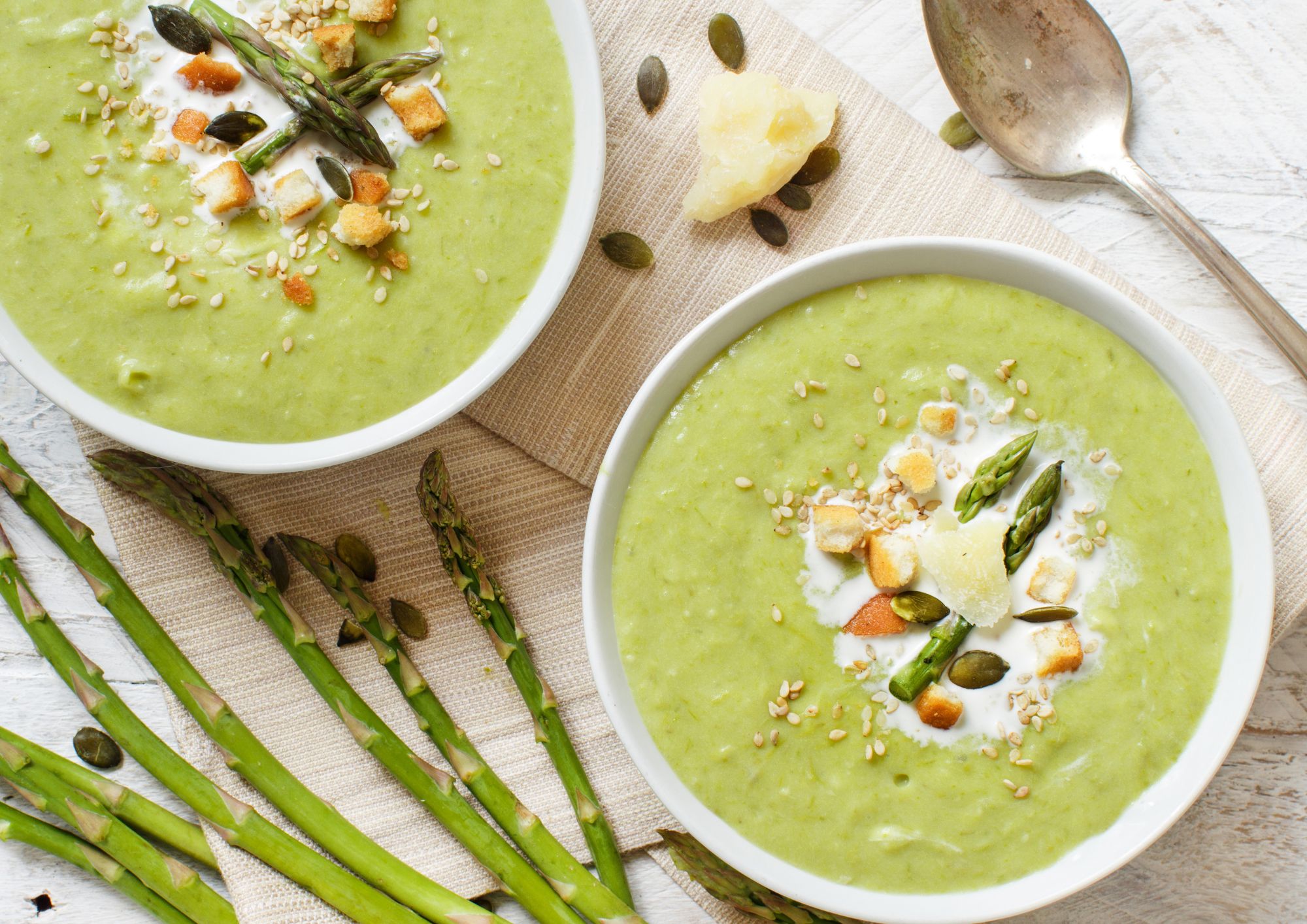 Puréed Constance potato and asparagus soup