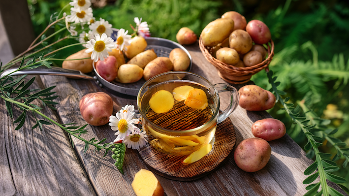 #Zerowaste: Cleansing herbal tea with potato peels