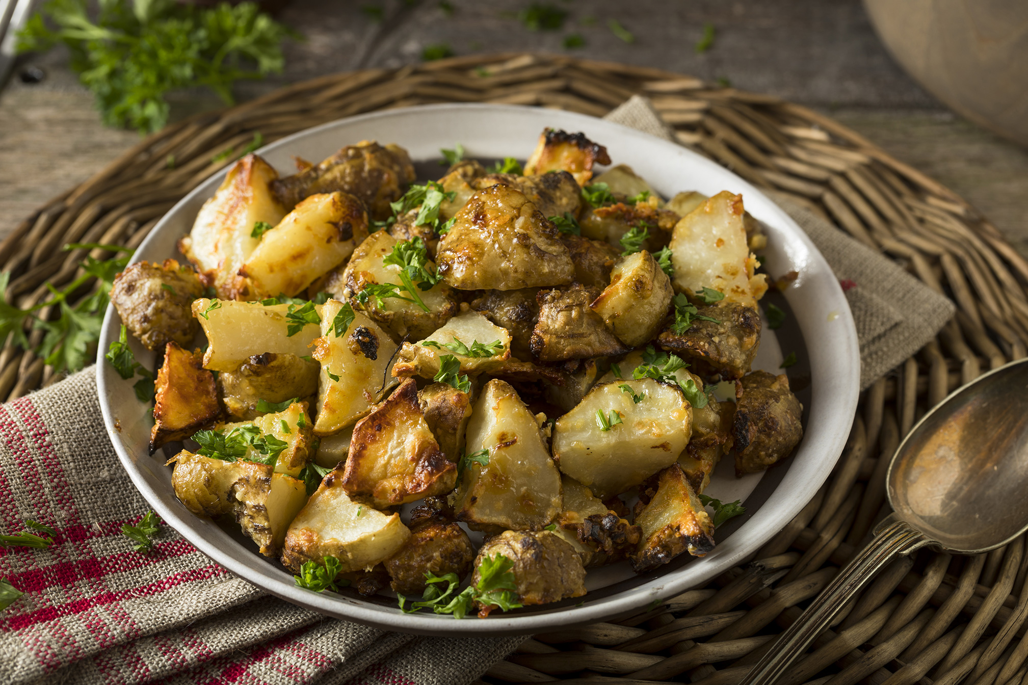 Roast artichokes and potatoes