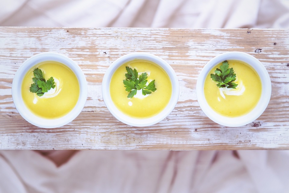 Cold potato and parsley cream soup