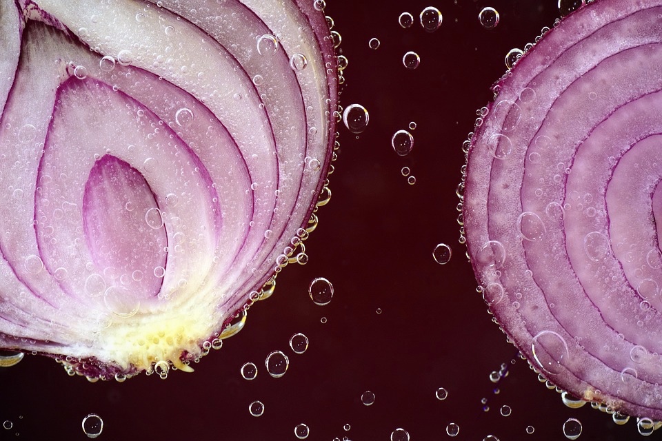 Onions: your secret weapon for healthy and toned skin