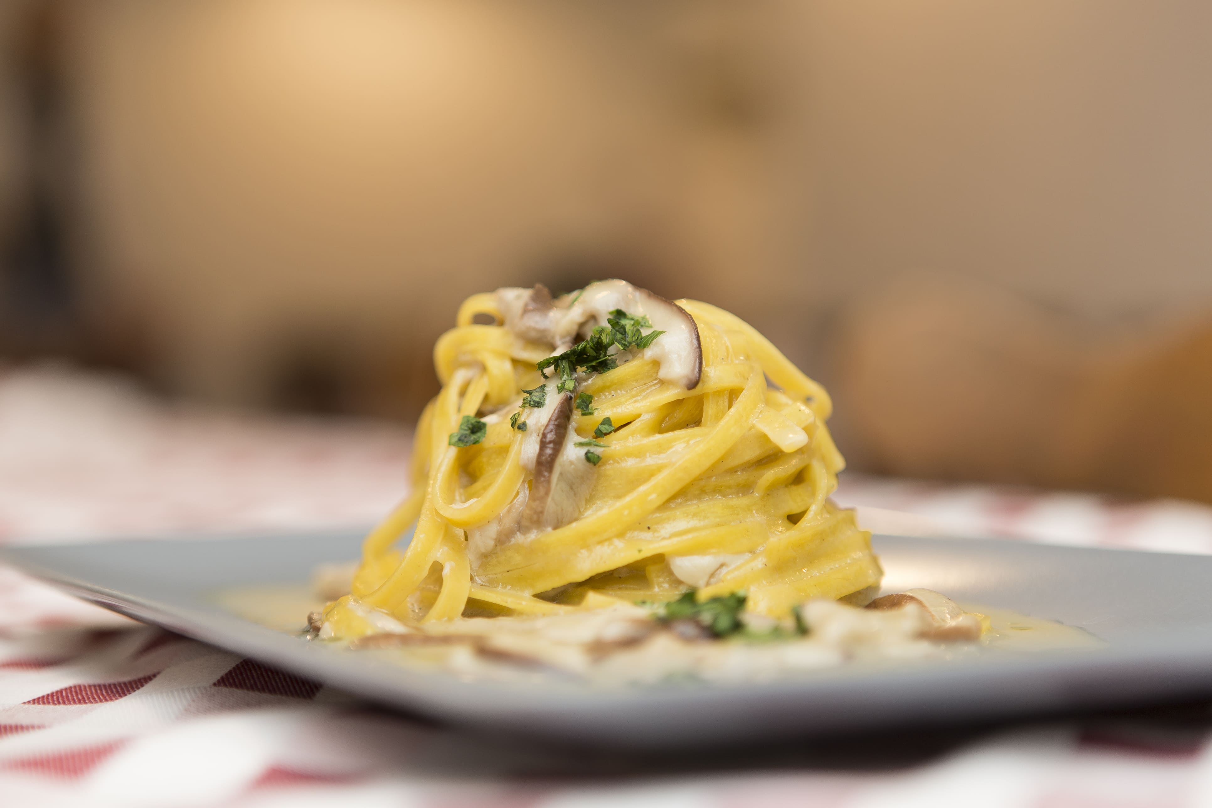 Tagliatelle con crema di patate e porcini