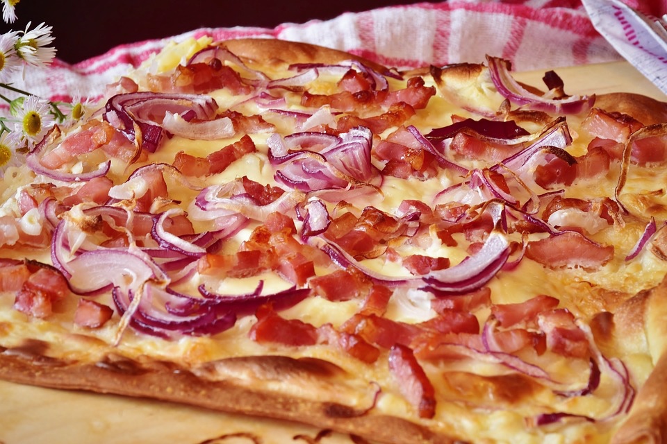 Torta salata con patate e pancetta (senza uova)