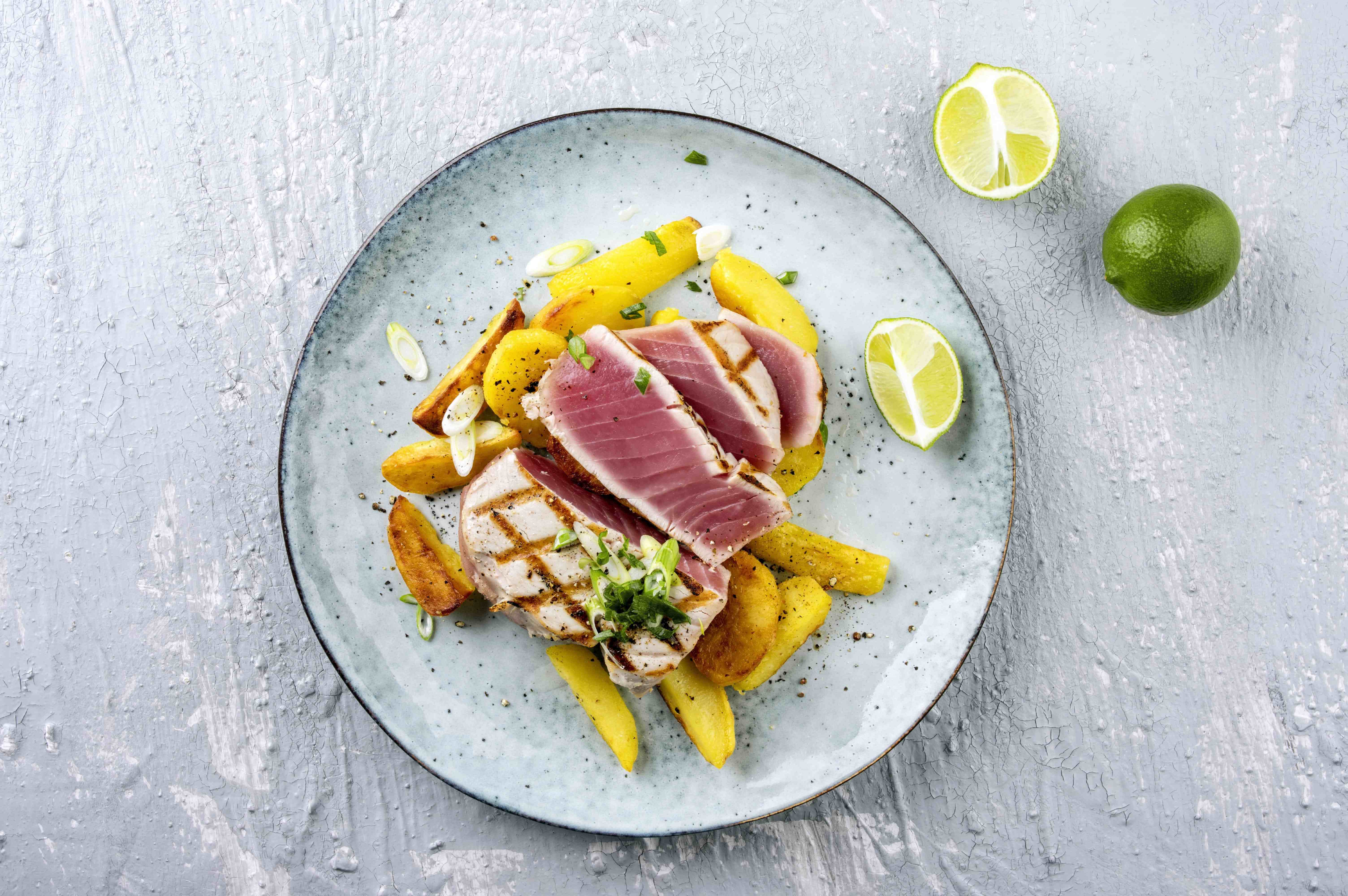 Tuna fillet and chips