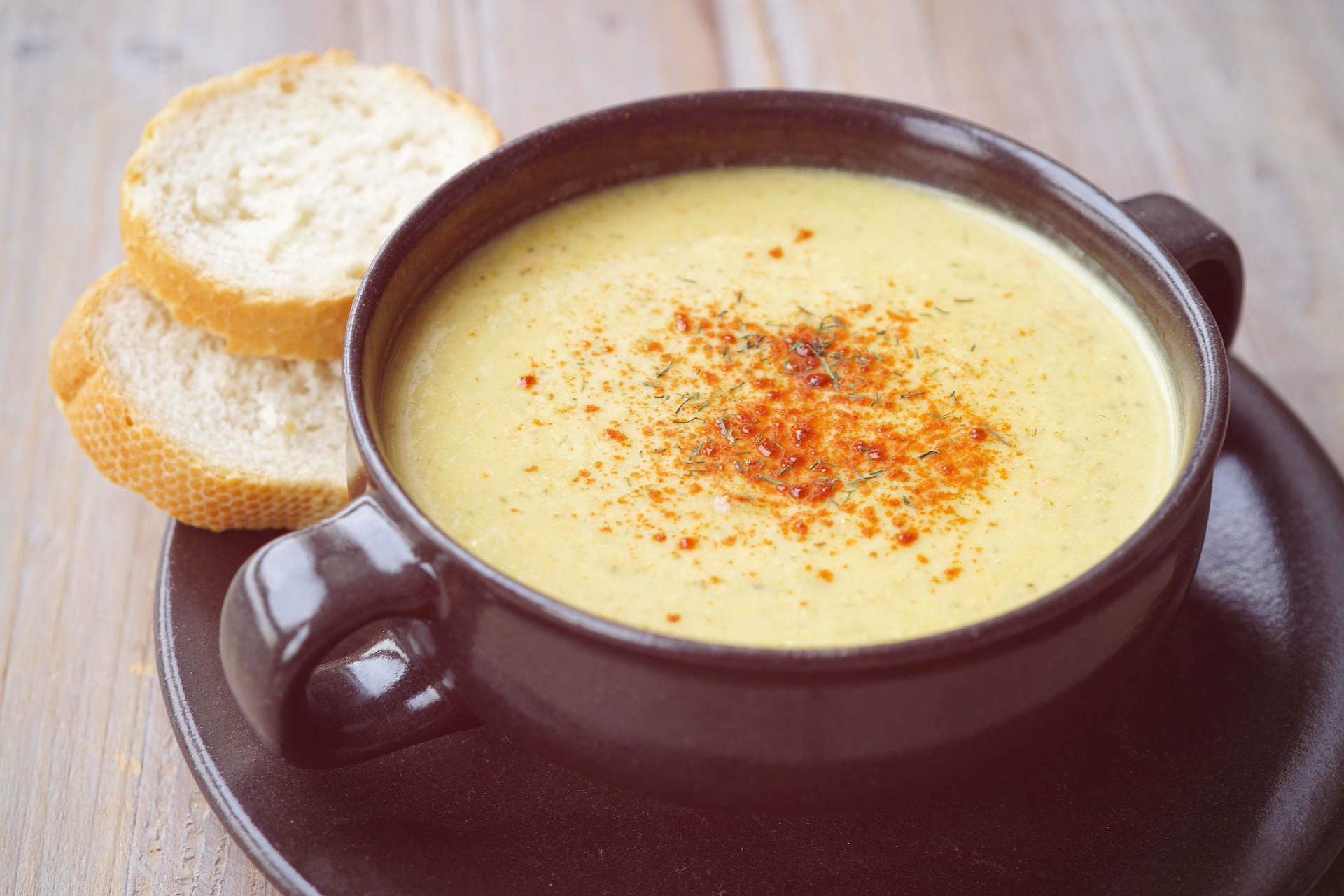 Puréed potato soup with paprika